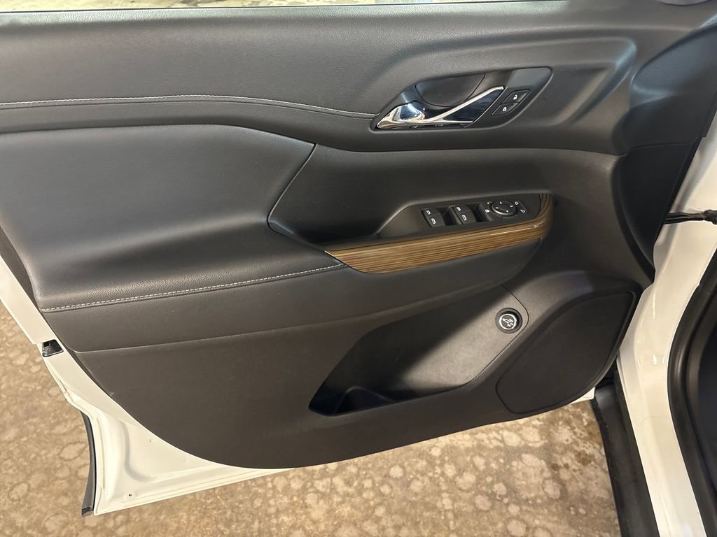 Used 2019 SUMMIT WHITE GMC SLE image 15
