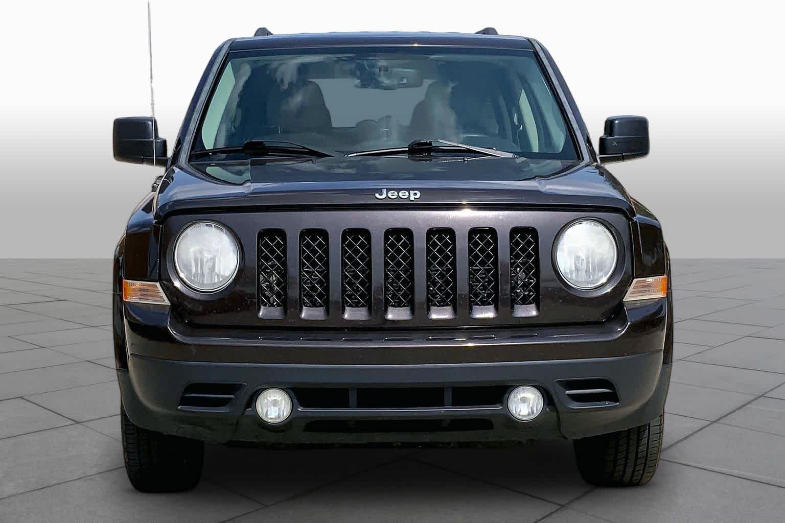 Used 2014 Rugged Brown Pearlcoat Jeep Latitude image 4