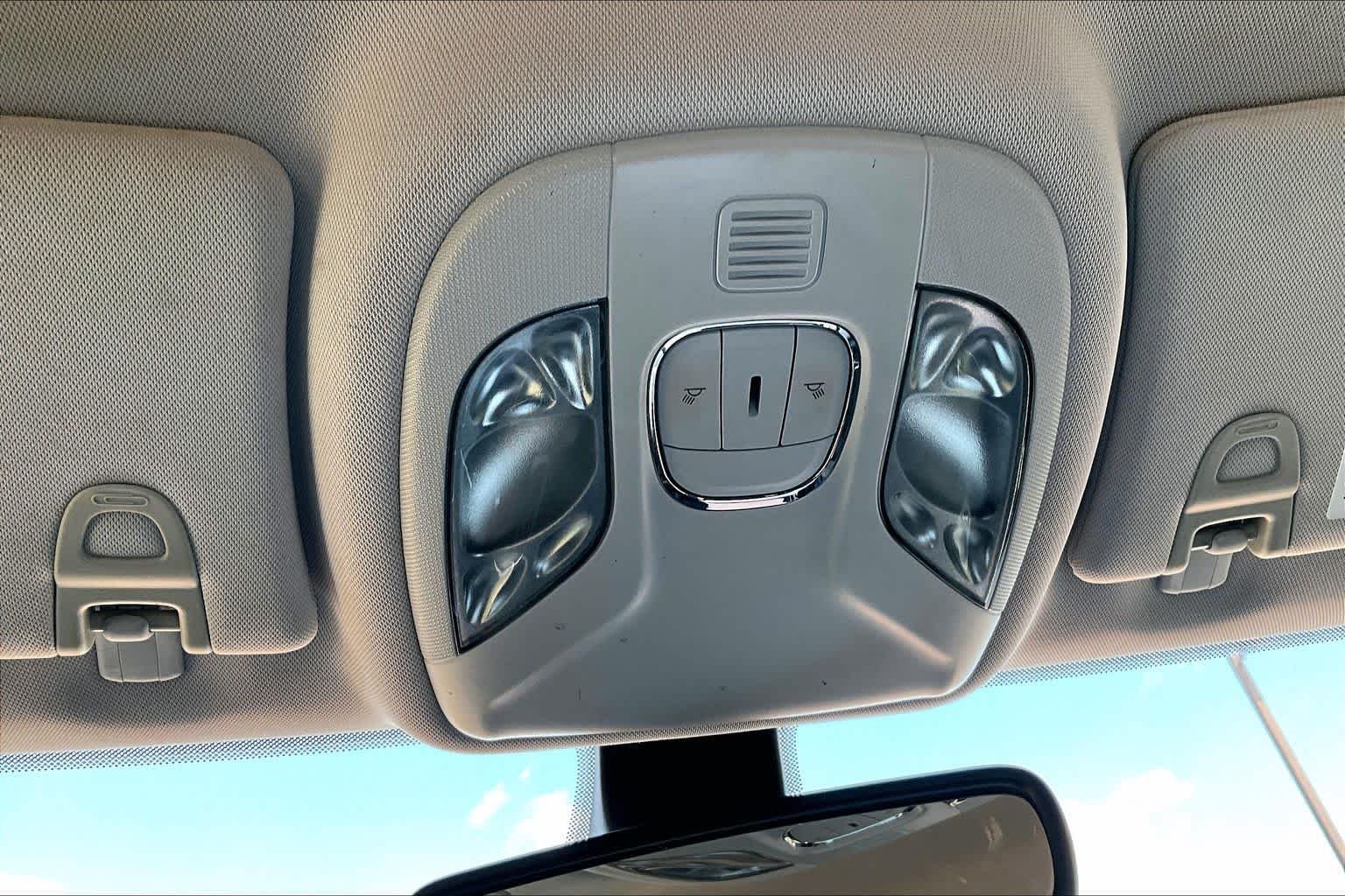 Used 2018 Redline Pearlcoat Jeep Latitude image 31