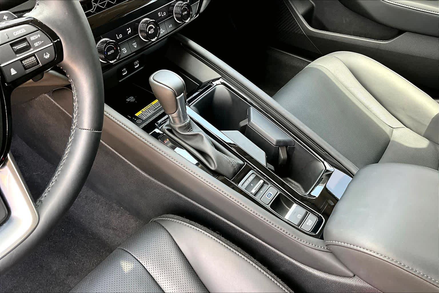 Used 2025 Urban Gray Pearl Honda Touring image 17