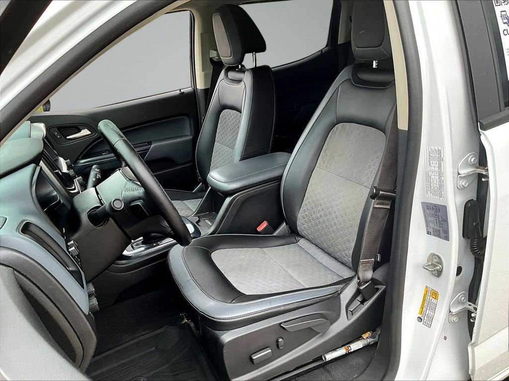 Used 2022 White Chevrolet Z71 image 24