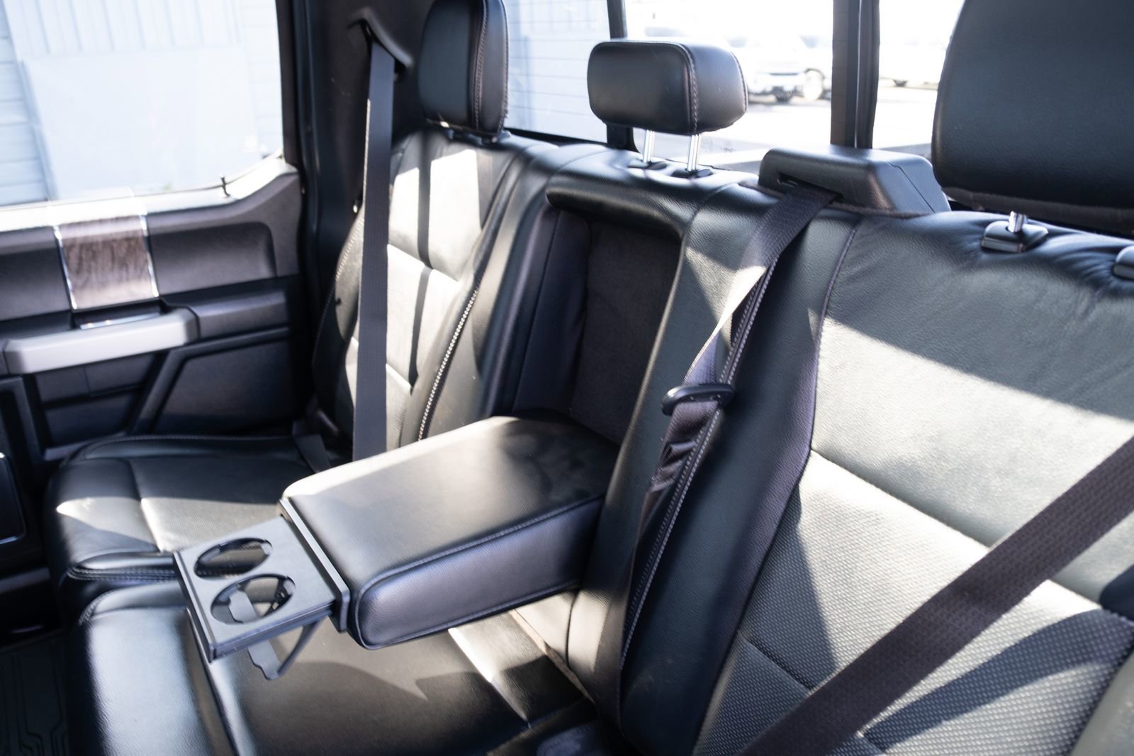 Used 2019  Ford Lariat image 18