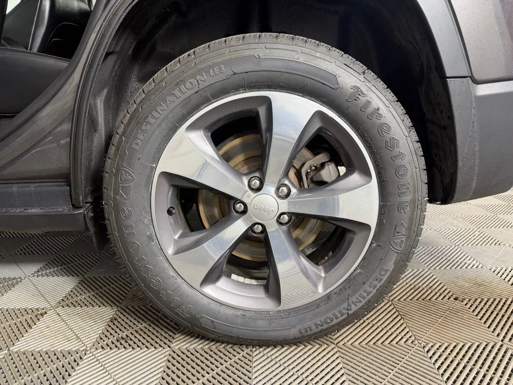 Used 2019 Granite Crystal Clearcoat Metallic Jeep Limited image 23