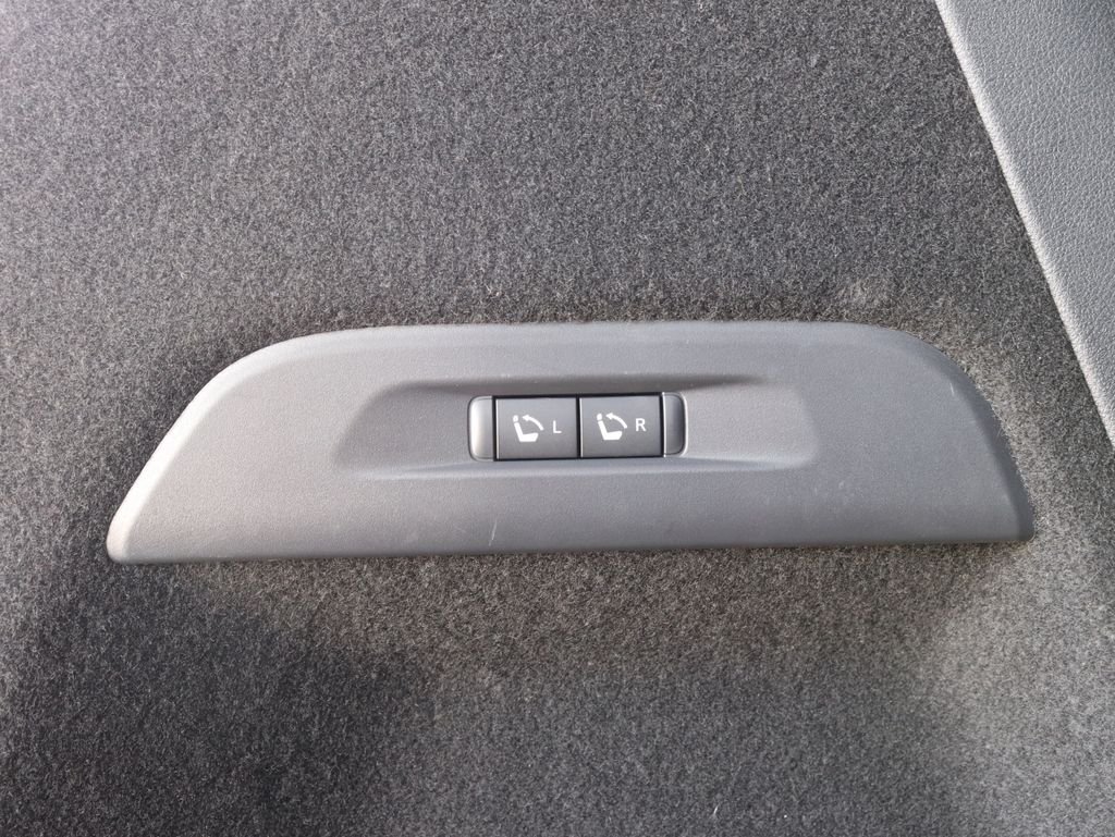 Used 2025 Silver INFINITI Sensory image 36