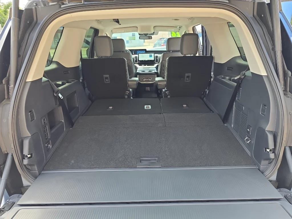 New 2026 Glacier Gray Metallic Tri-Coat Ford Active image 36