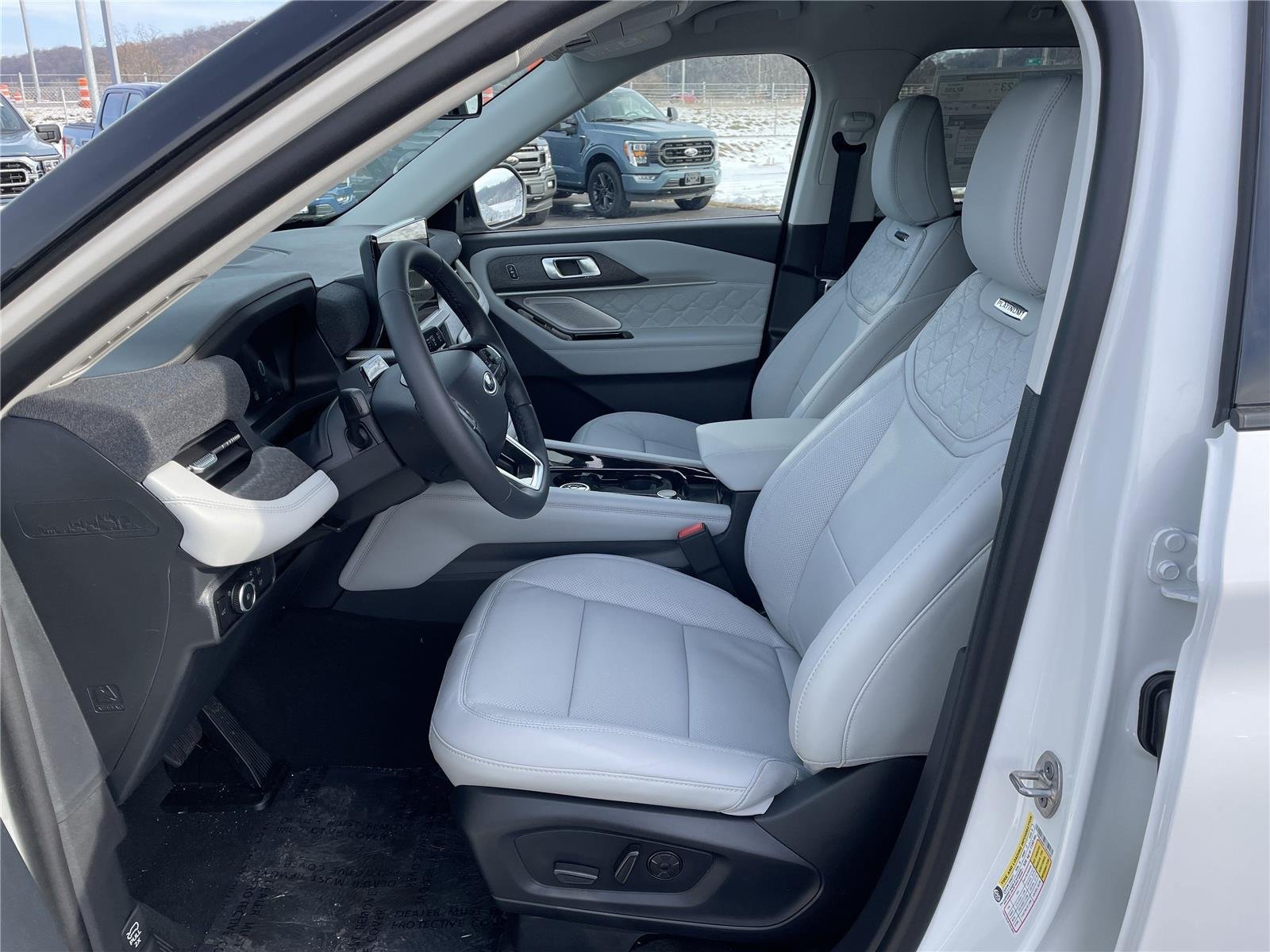 New 2026 Star White Metallic Tri-Coat Ford Platinum™ image 63
