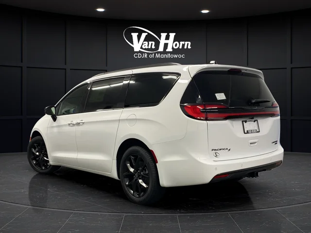 New 2026 Bright White Clear-Coat Exterior Paint Chrysler Limited image 5