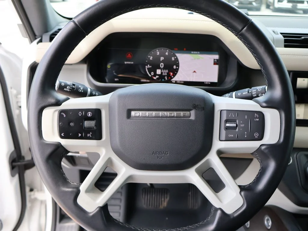 Used 2024 Fuji White Land Rover  image 29