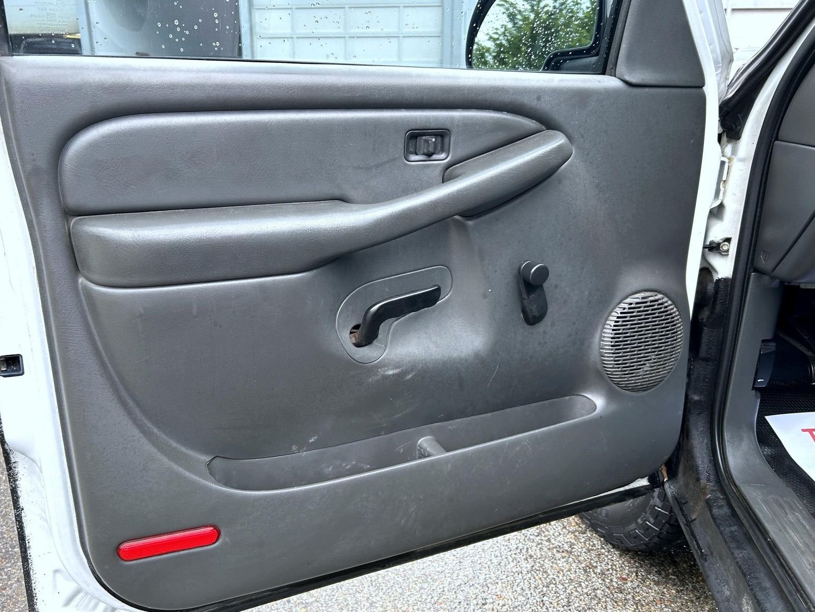 Used 2003 White Chevrolet Base image 9