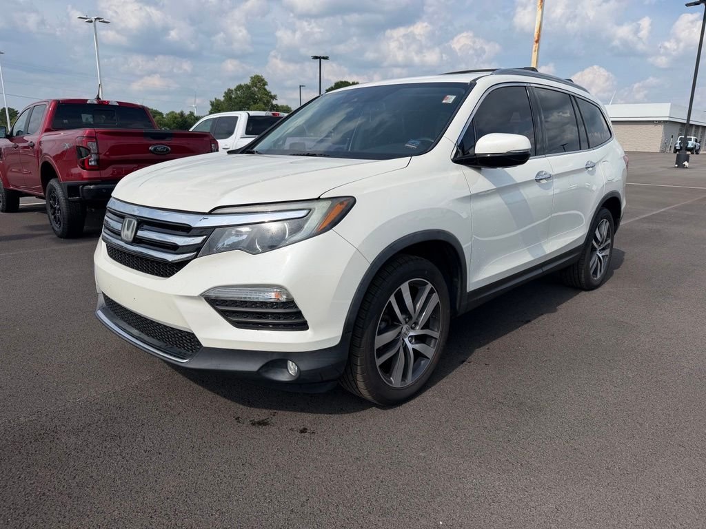 Used 2018 White Honda Touring image 1