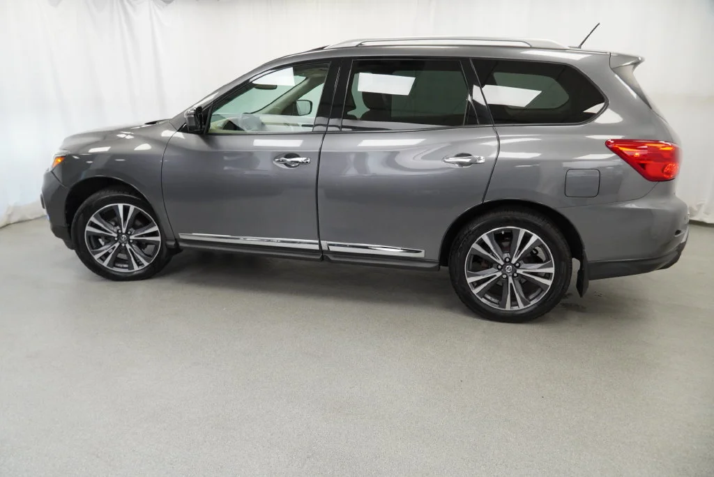 Used 2017 Gun Metallic Nissan Platinum image 7