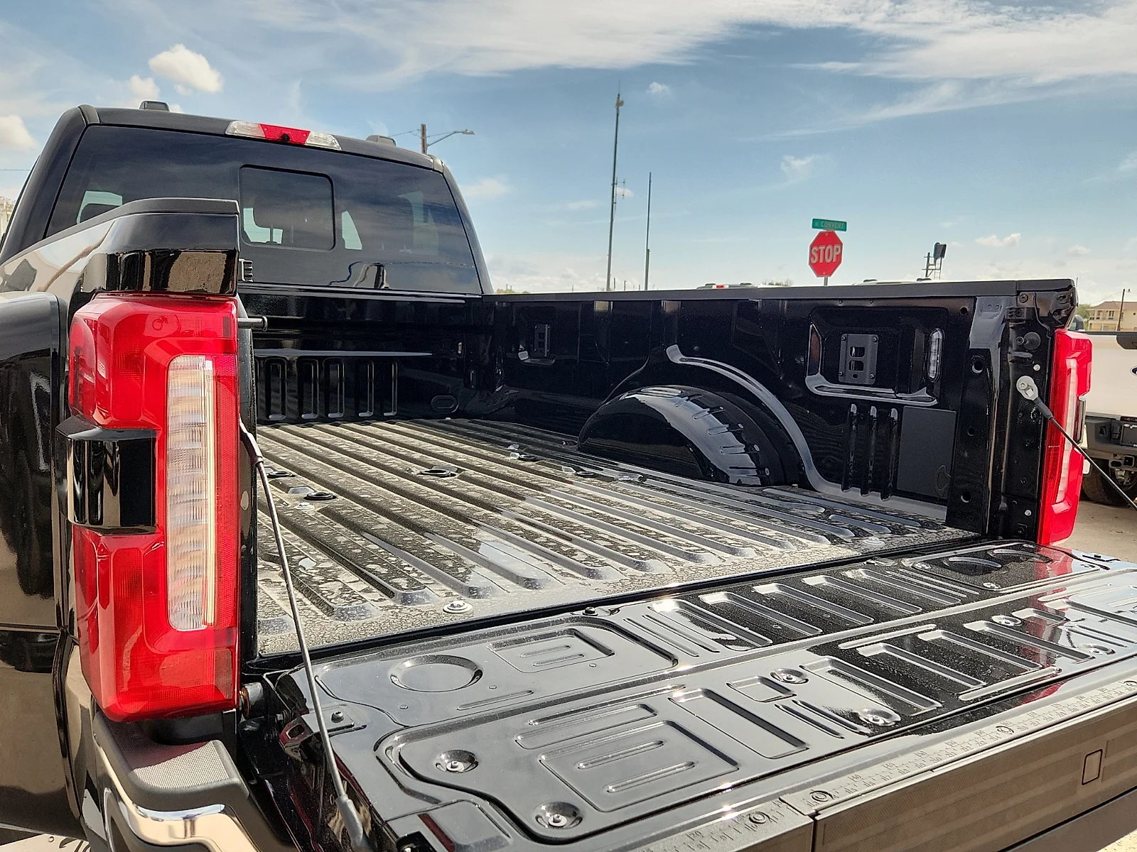 New 2027 Agate Black Metallic Ford LARIAT image 12