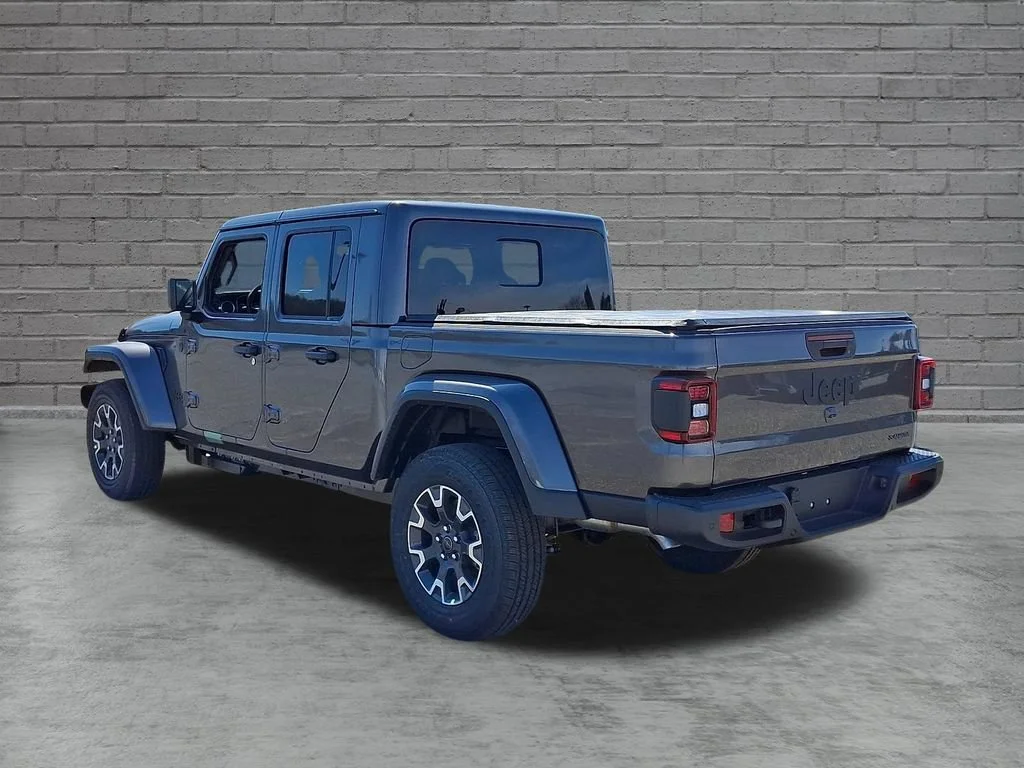 New 2026 Granite Crystal Metallic Clearcoat Jeep Sahara image 6