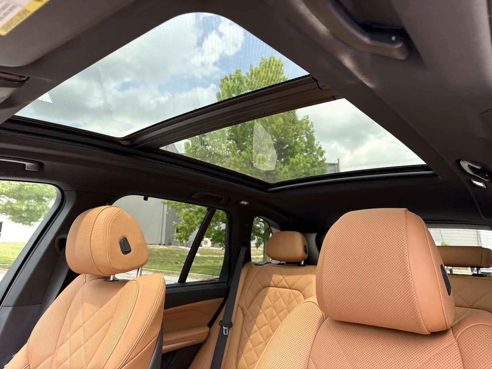 Used 2024 Tanzanite Blue II Metallic BMW xDrive40i image 4