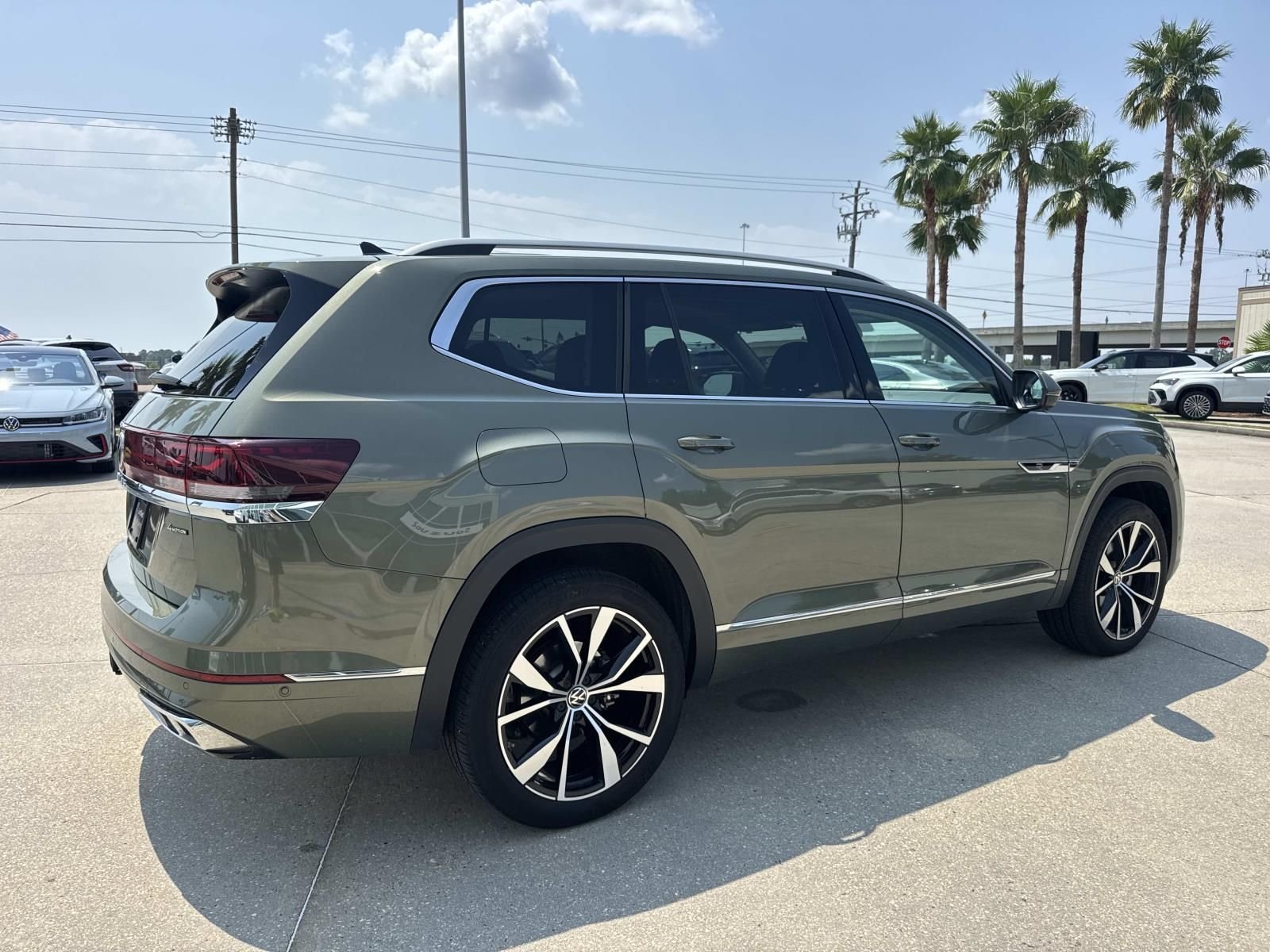 Used 2025 Green Volkswagen 2.0T SEL Premium R-Line image 5