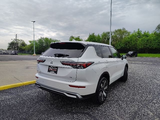 New 2026 White Mitsubishi SE image 7