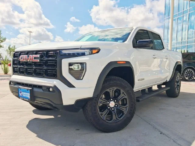 Used 2023 White GMC Elevation image 2
