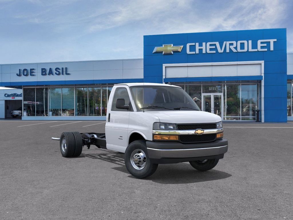 2025 Chevrolet Express 3500 159" WB's photo