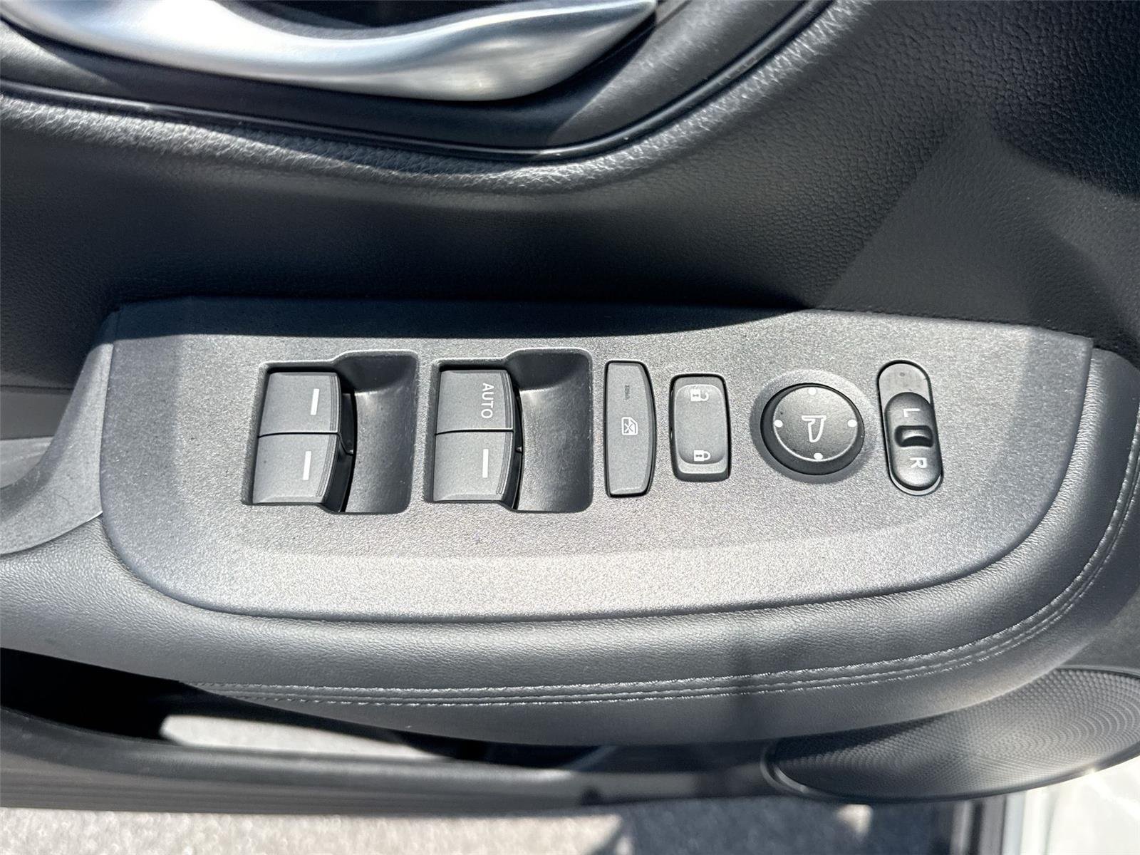 2025 Honda HR-V LX - Photo 13