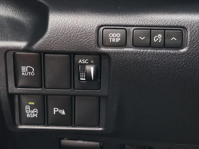 Used 2020 Ultra White Lexus 300 image 32