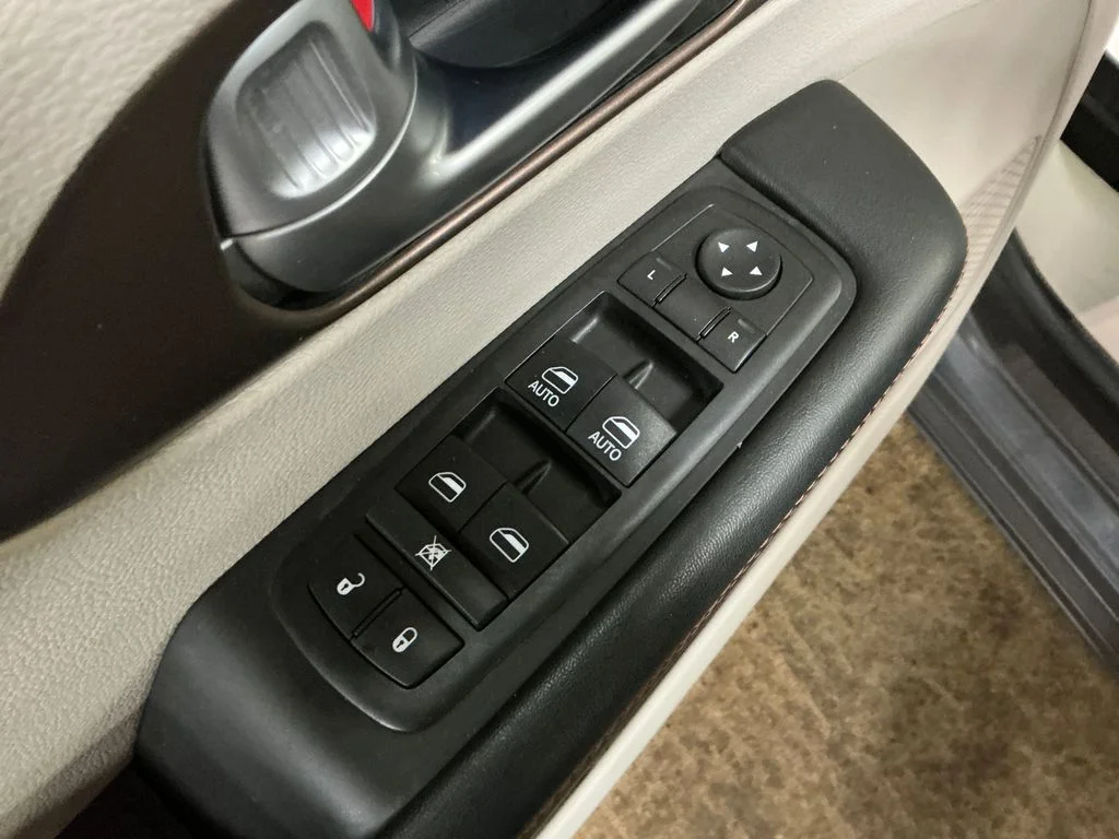 Used 2018 Gray Chrysler Touring Plus image 16