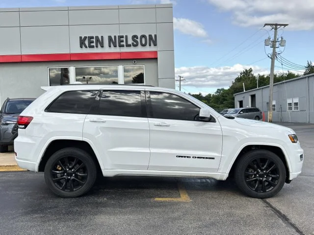 Used 2019 Bright White Clearcoat Jeep Altitude image 12