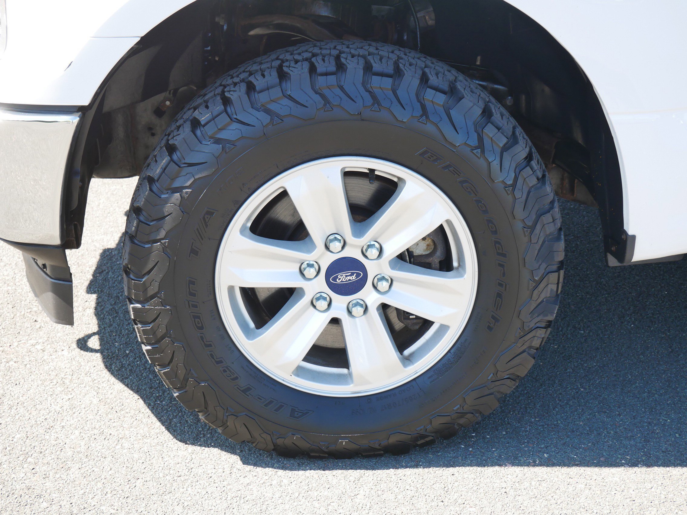 Used 2019 White Ford XLTV8 image 9