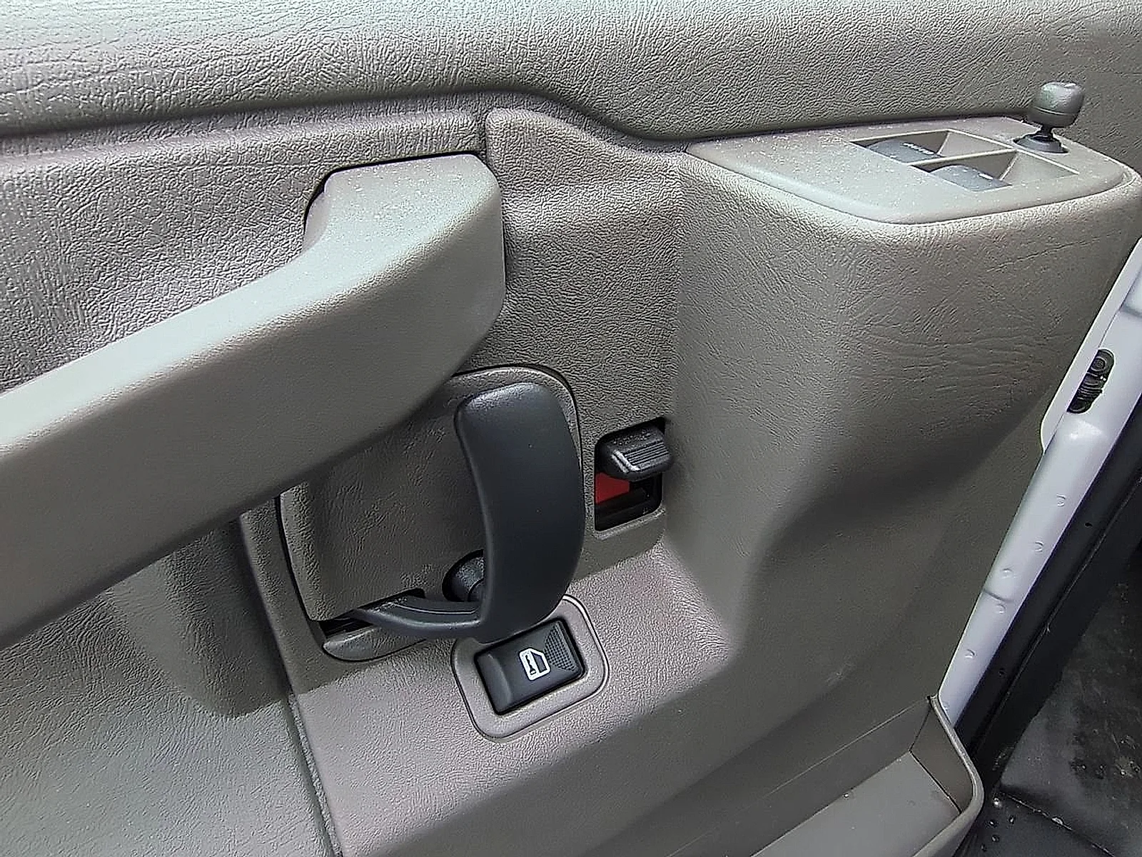 2025 Chevrolet Express Cargo Work Van - Photo 25