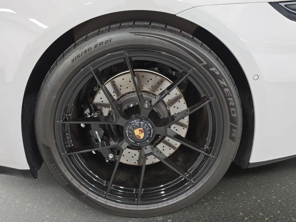 2026 Porsche 911 GTS - Photo 28