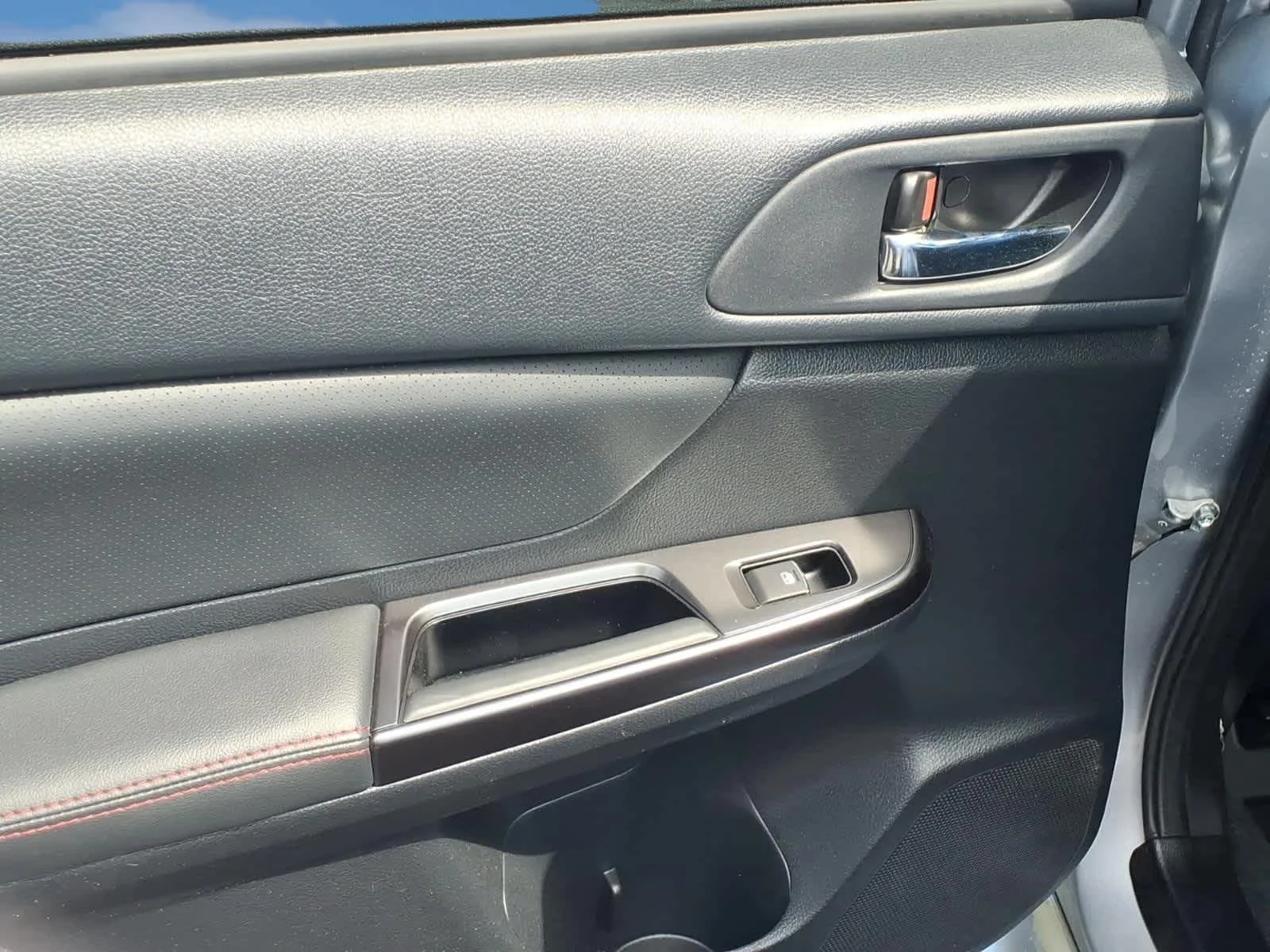 Used 2018 Ice Silver Metallic Subaru Limited image 42