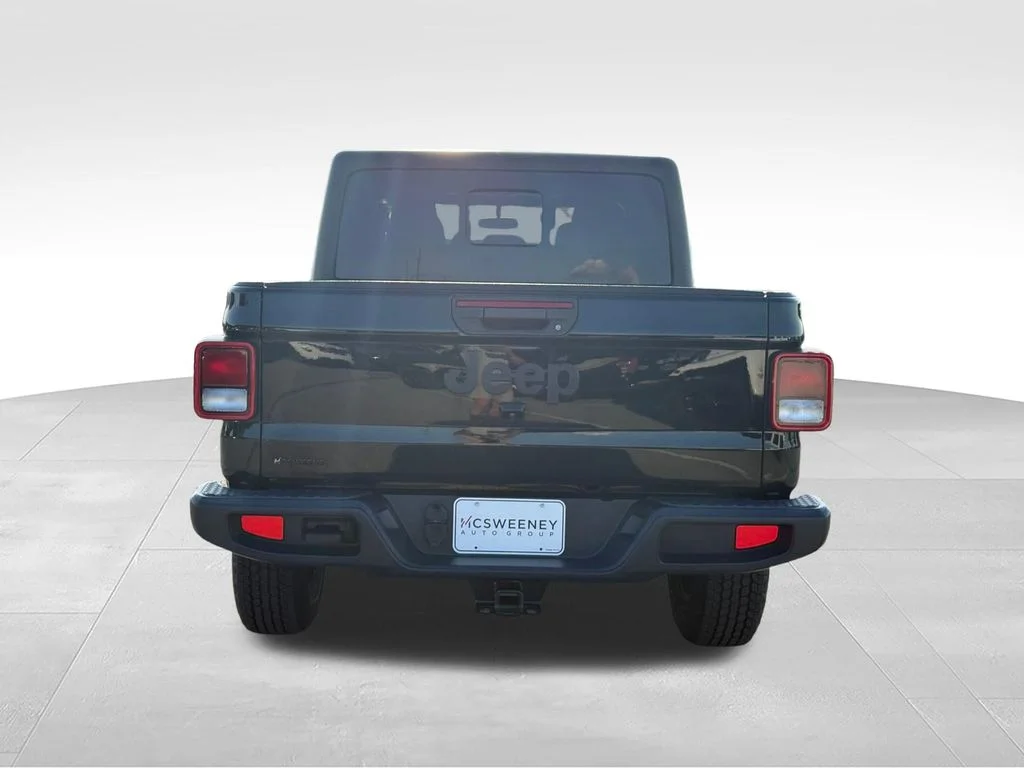 Used 2022 Black Jeep Altitude image 28