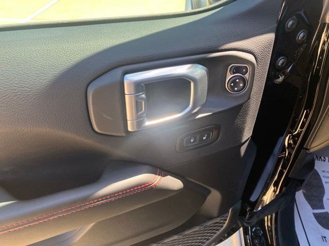 New 2026 Black Clear-Coat Exterior Paint Jeep Rubicon image 9