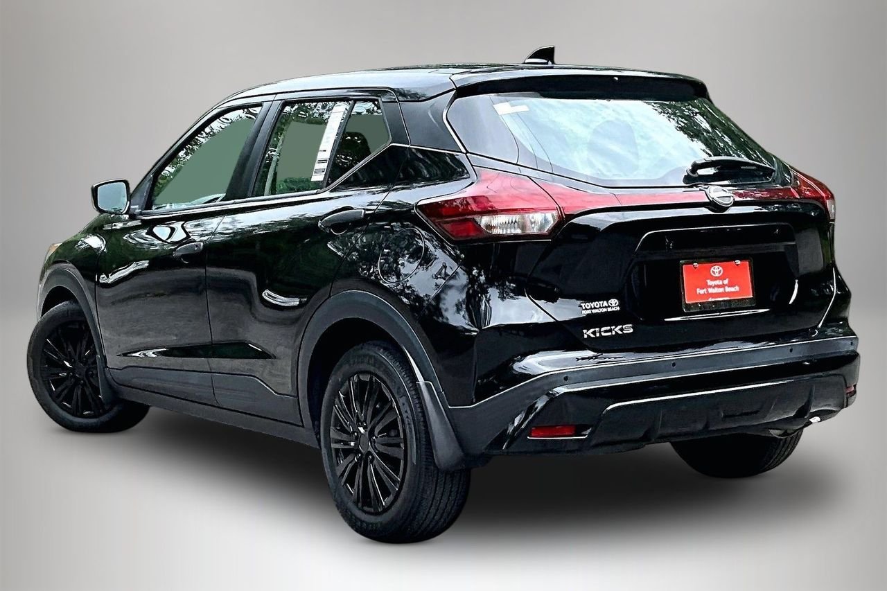 Used 2022 Black Nissan S image 4