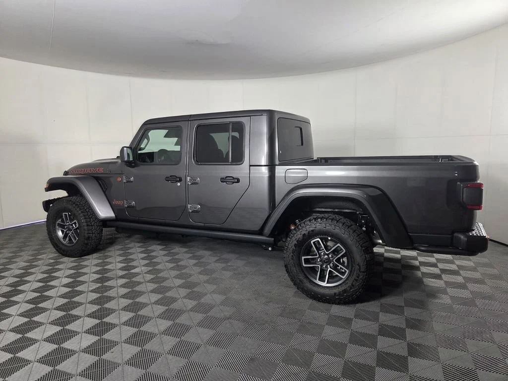 New 2026 Granite Crystal Metallic Clear-Coat Exterior Paint Jeep Mojave X image 6