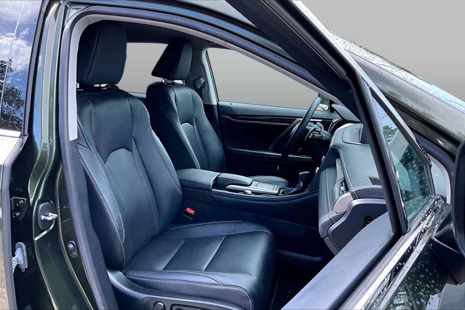 Used 2022 Nori Green Pearl Lexus  image 9