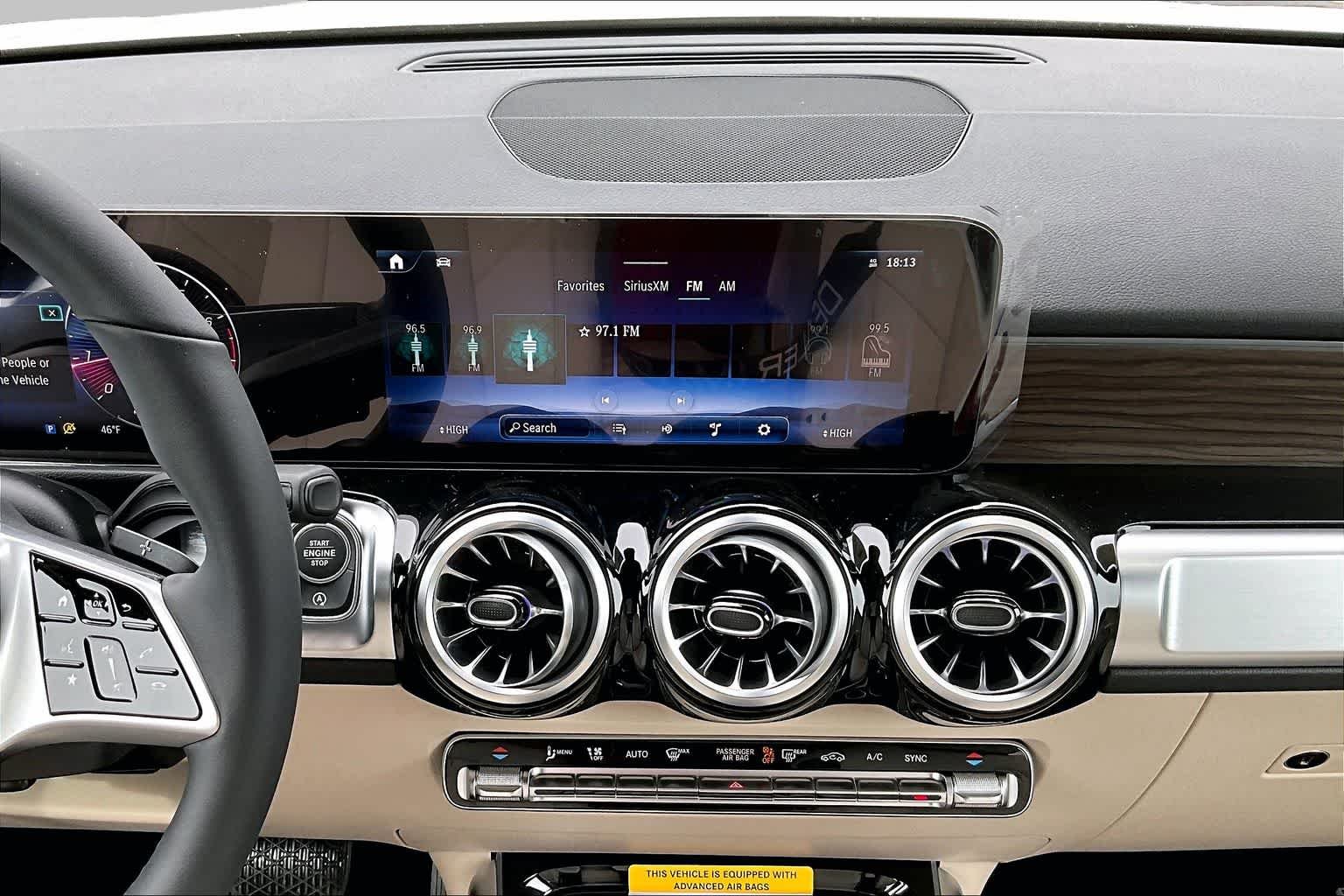 New 2026 Polar White Mercedes-Benz GLB 250 image 9