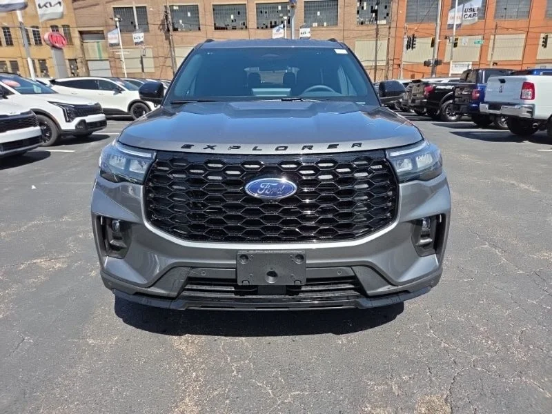 New 2026 Carbonized Gray Metallic Ford ST-Line image 2