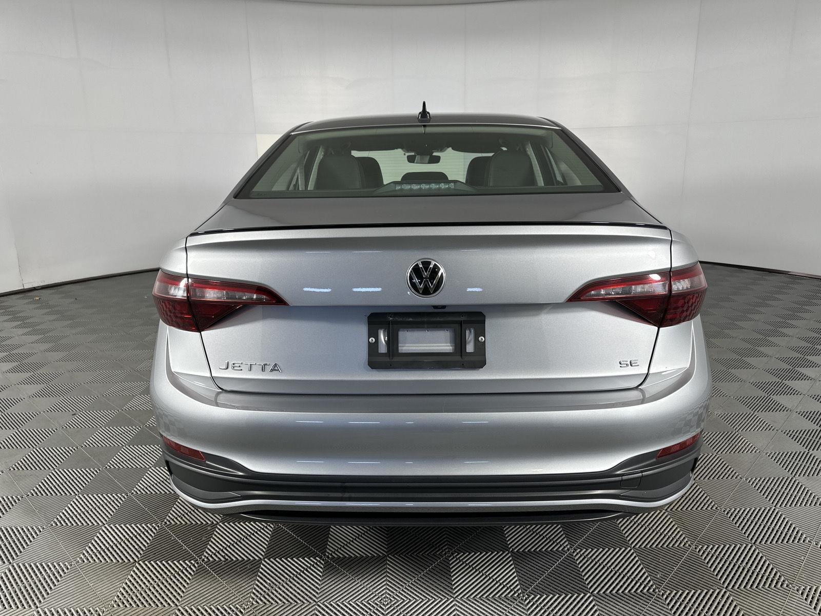 Used 2024 Platinum Gray Metallic Volkswagen SE image 25