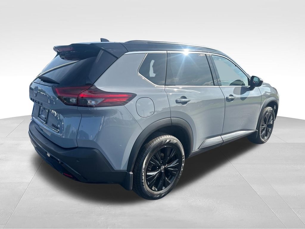 Used 2023 Gray Nissan SV image 5
