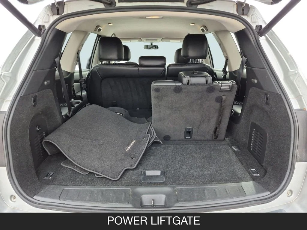 Used 2019 Silver Nissan SL image 24