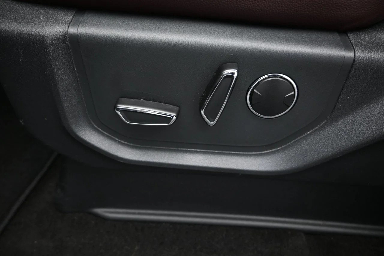 Used 2023 Oxford White Ford Limited image 25