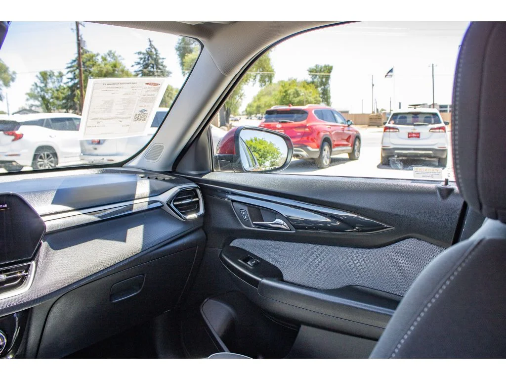 Used 2025 Crimson Metallic Chevrolet LT image 19