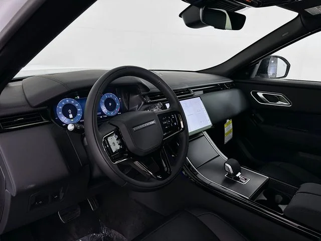 Certified Used 2026  Land Rover Dynamic SE image 9