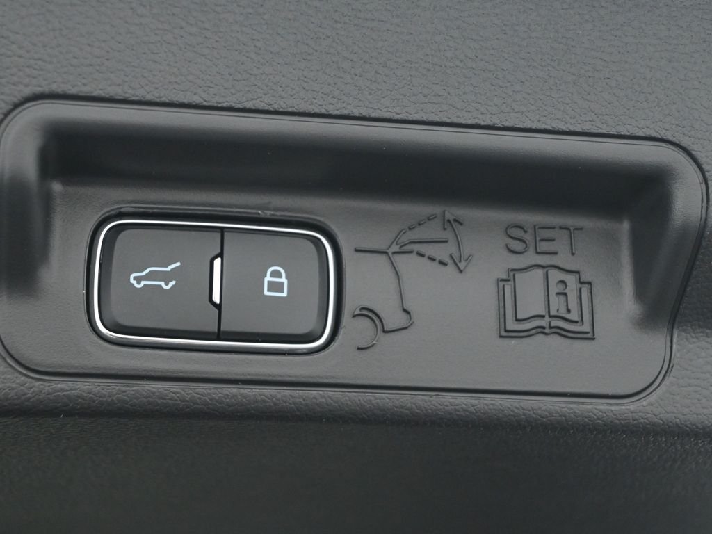 New 2026 Carbonized Gray Metallic Ford Tremor image 28