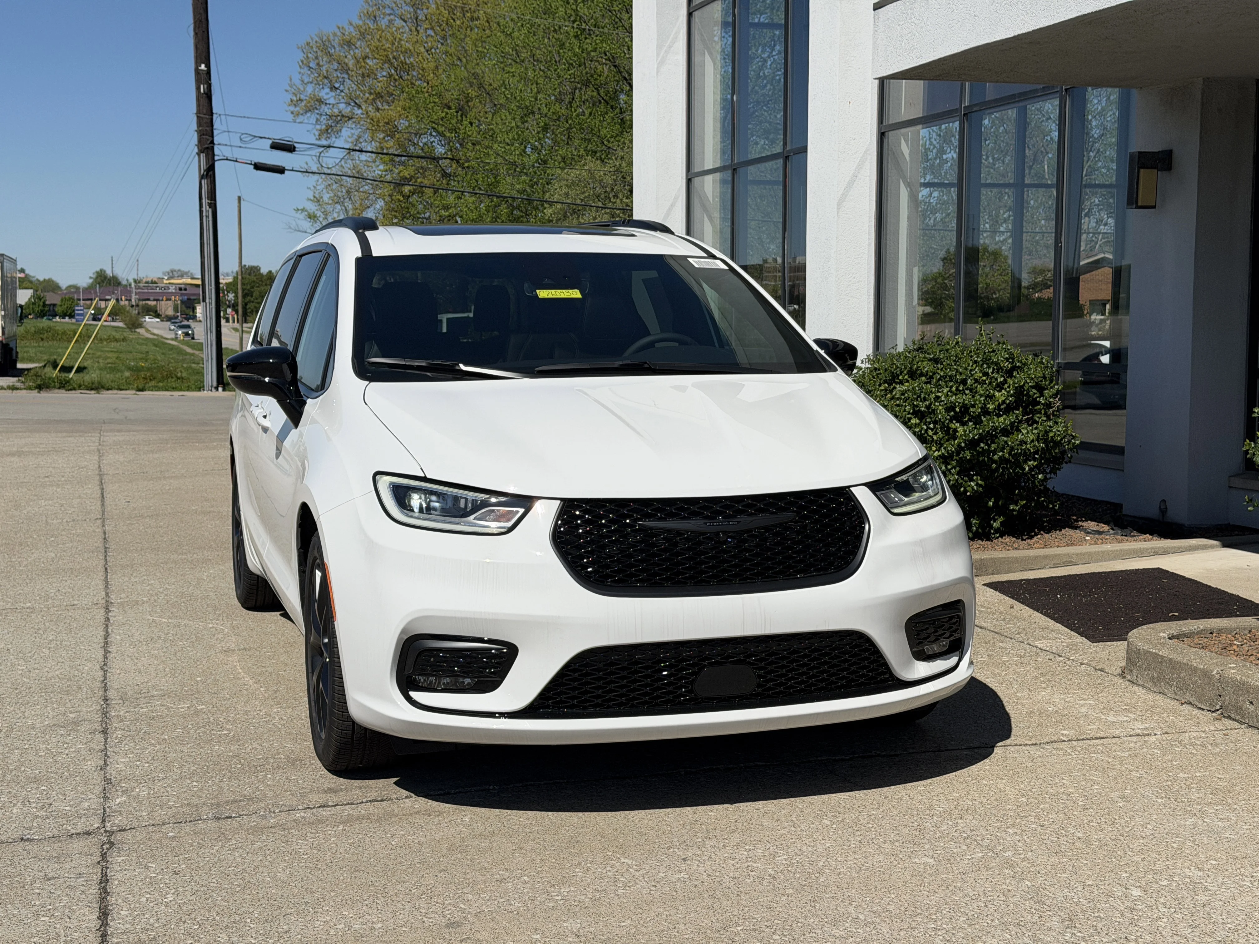 New 2026 Bright White Clear-Coat Exterior Paint Chrysler Select image 17