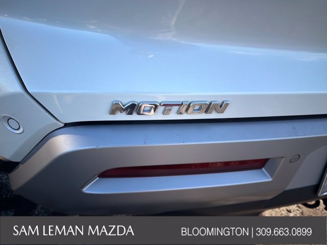 Used 2022 White Nissan SL image 15