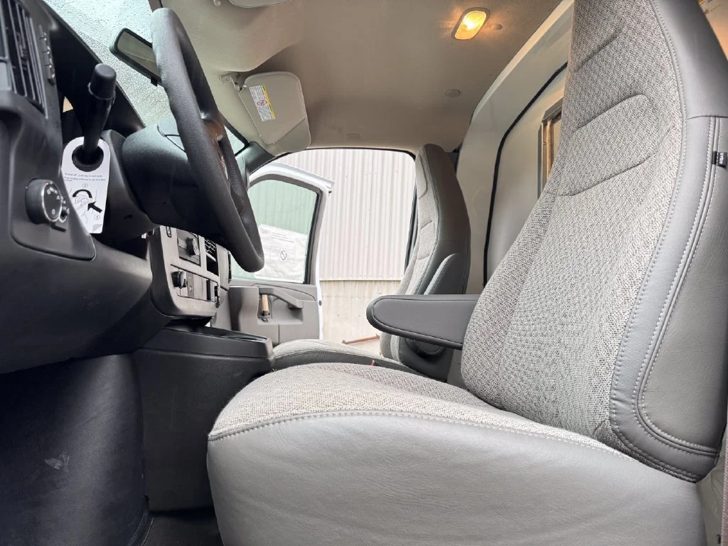 New 2026 Summit White GMC 1WT image 8