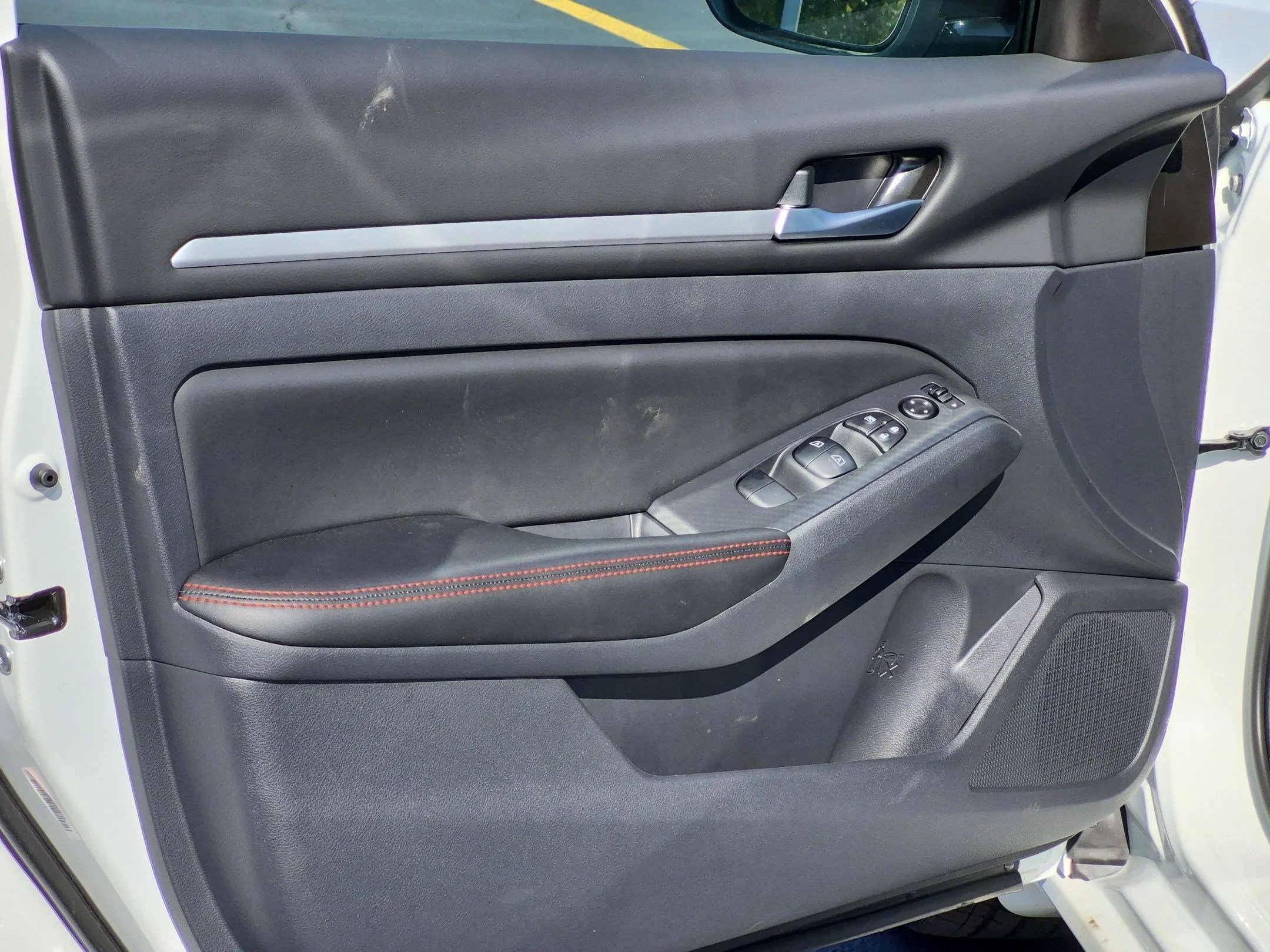 New 2026 Pearl White TriCoat / Super Black Two-tone Nissan SR image 13