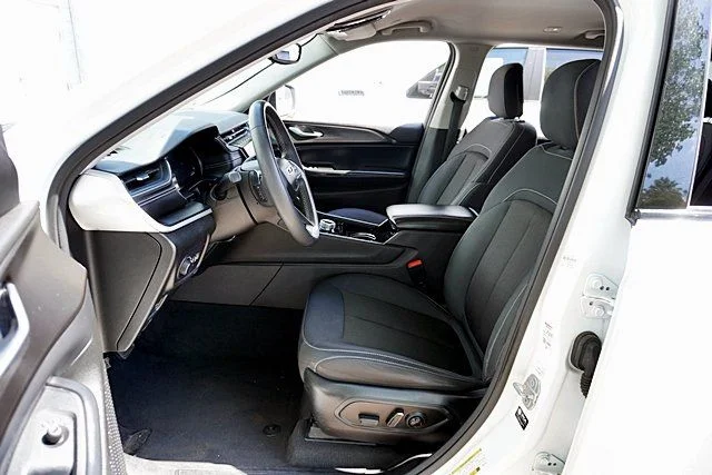 Used 2023 White Jeep Laredo image 13