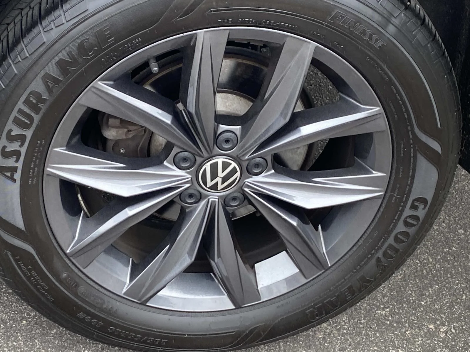 Certified Used 2023 Opal White Pearl Volkswagen 2.0T SE 4MOTION image 25